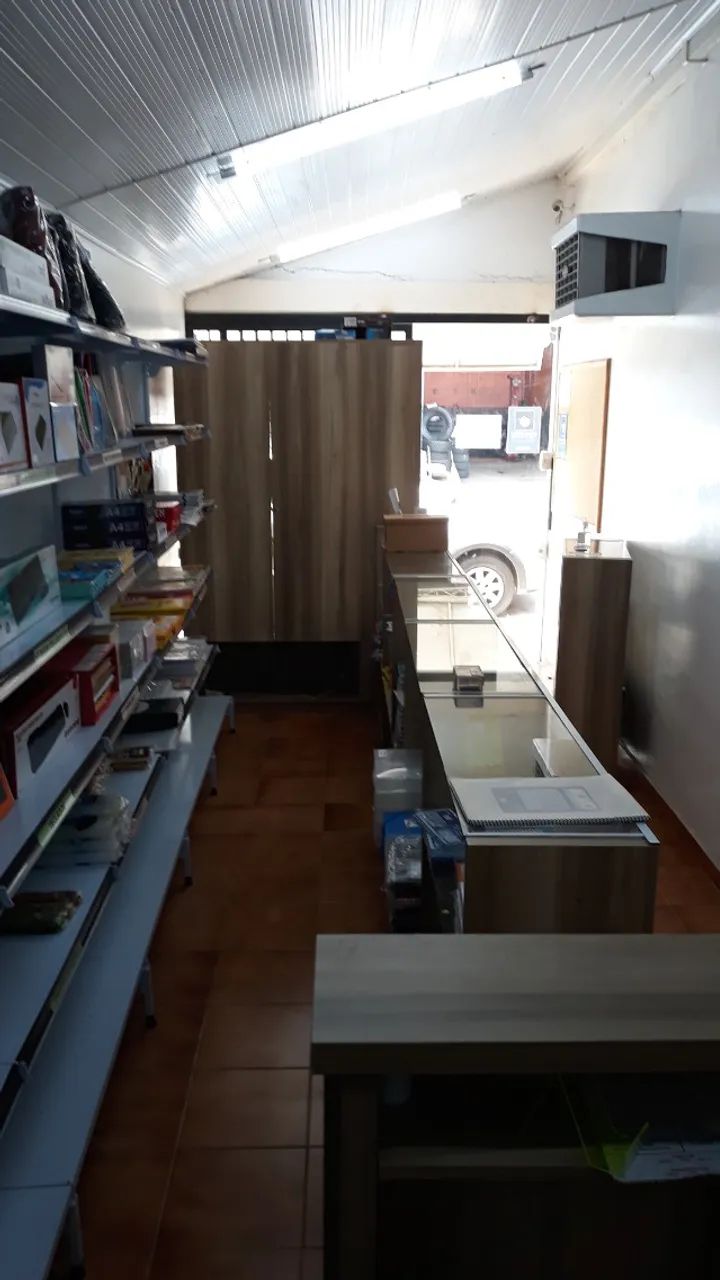Vitrine em madeira e vidro - Foto 3