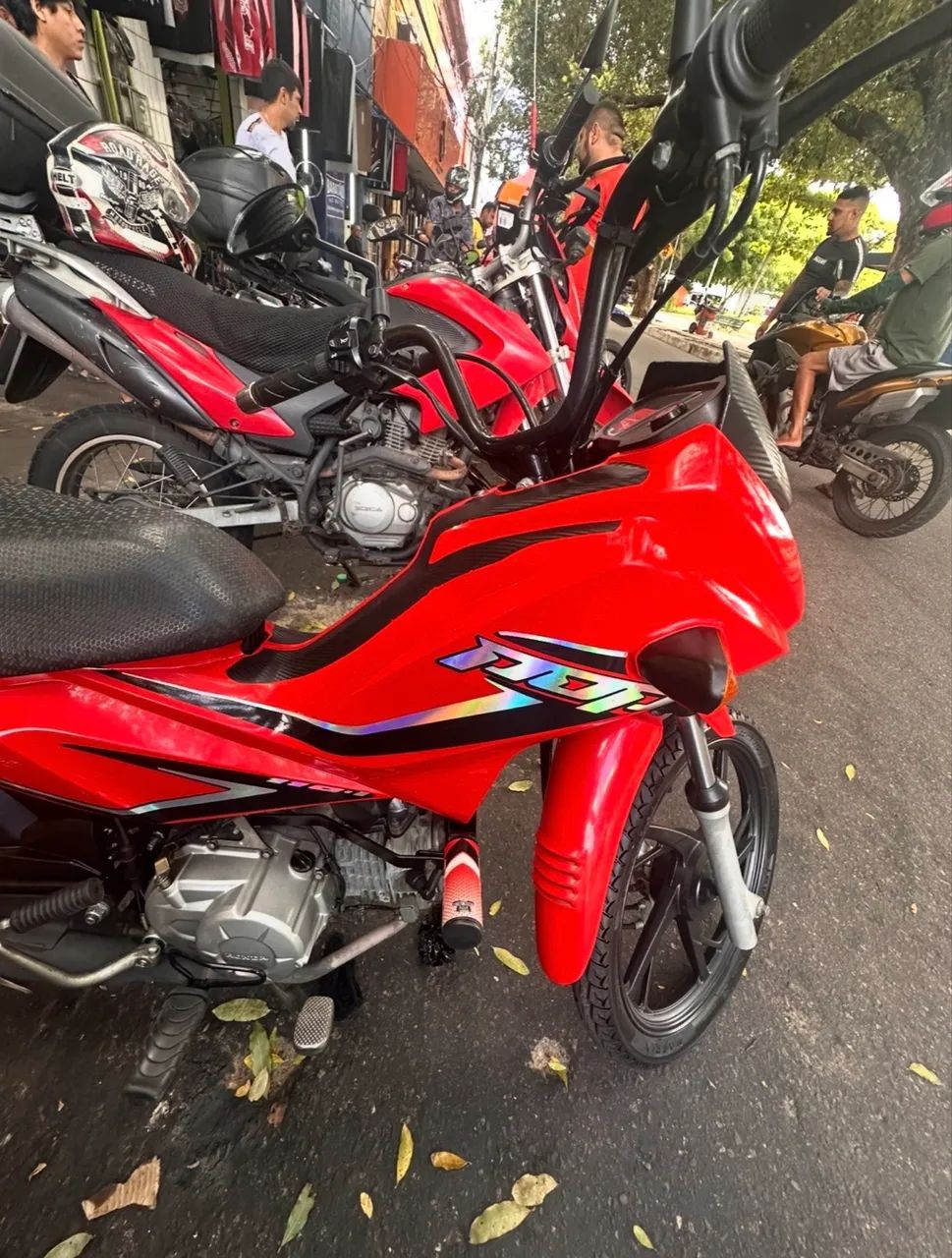 Envelopamento e faixas de todas as motos  - Foto 2