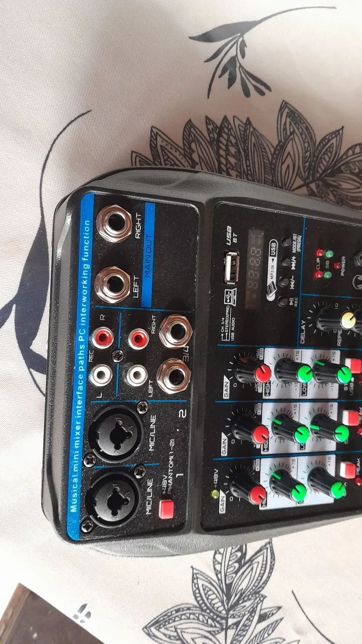 Mesa de som estéreo com dois canais e dois de saída - Foto 3