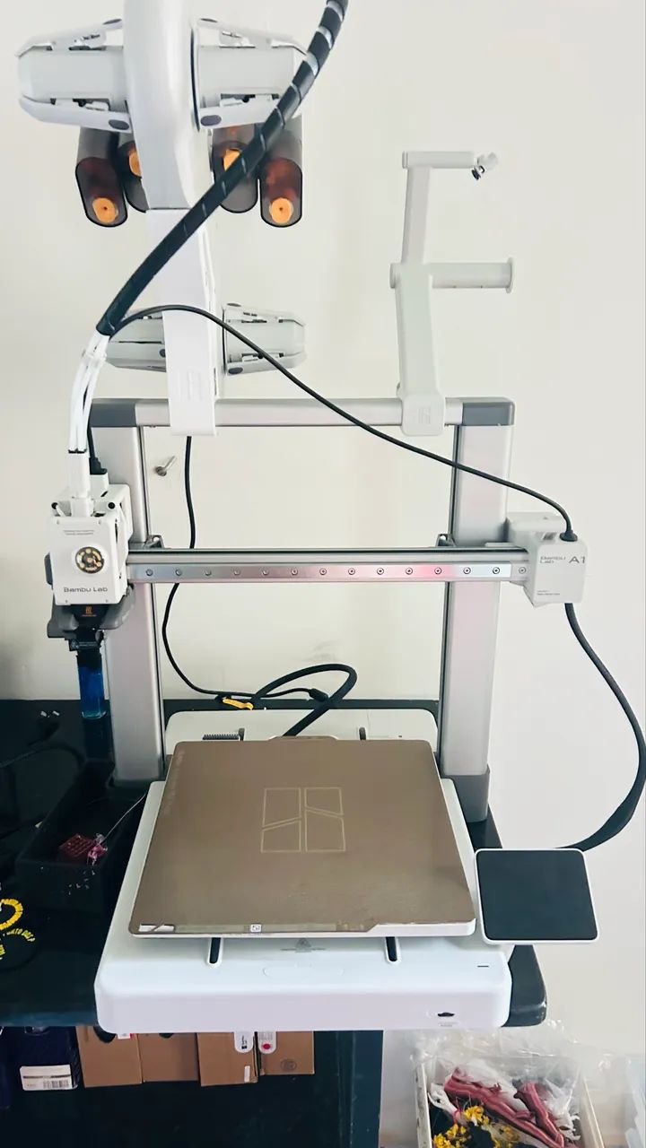 Vendo Bambu Lab A1 Combo + AMS Lite - Impressora 3D Multicor Completa