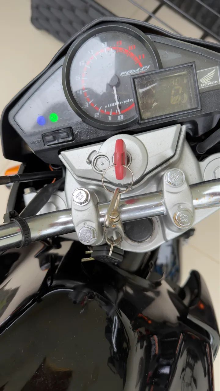 CB 300 .. 2014 ? preta  - Foto 3