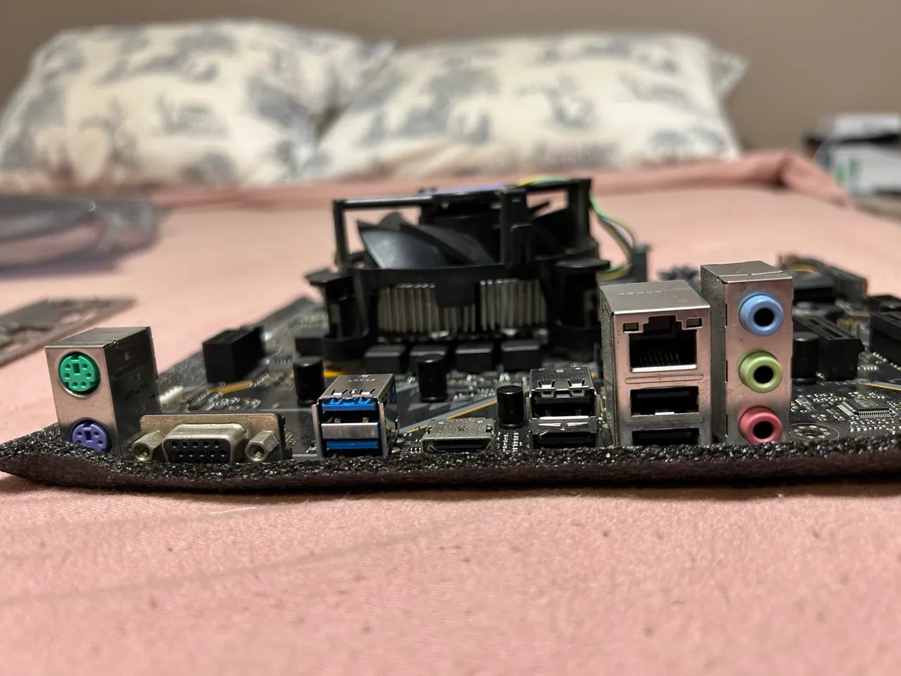 Kit i5 9400f com placa mãe h310 plus gaming br  - Foto 3