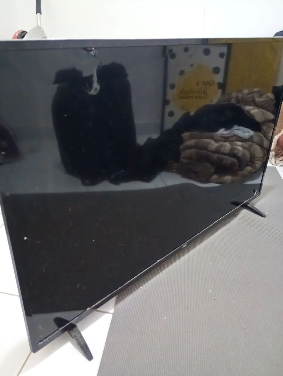 Tv AOC Roku com tela quebrada