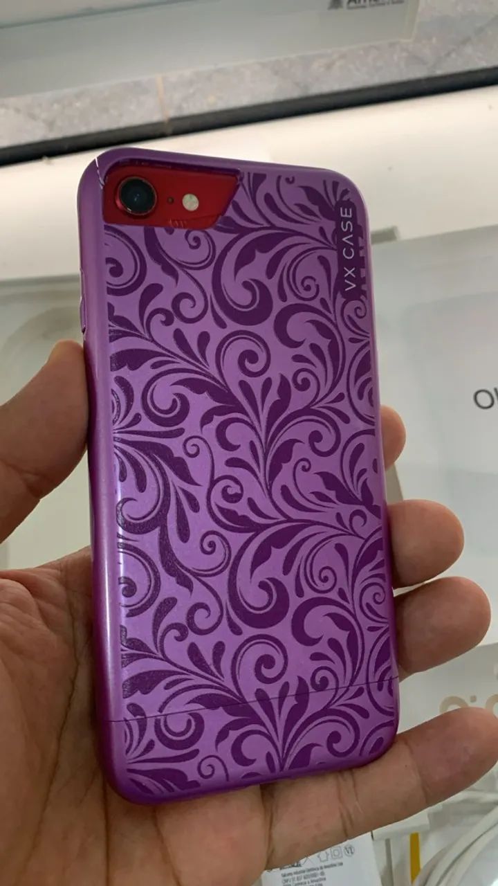 iPhone SE com 64GB de armazenamento e tom de vermelho.  - Foto 2