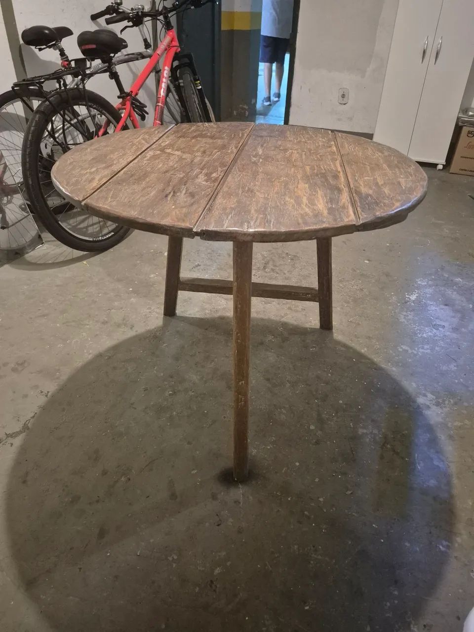 Mesa de canto rústica  com 3 pés - Foto 3
