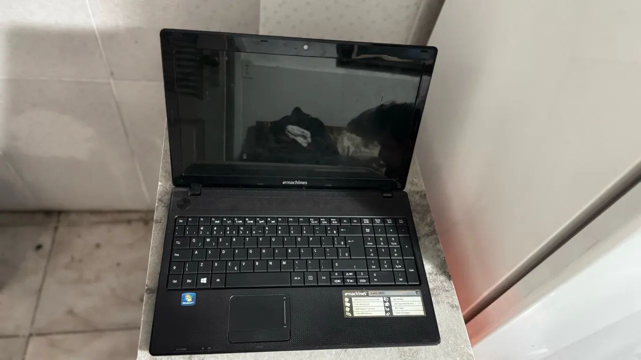 Notebook eMachines E443 (Tela 15.6") - Bom para Tarefas Básicas e Estudos