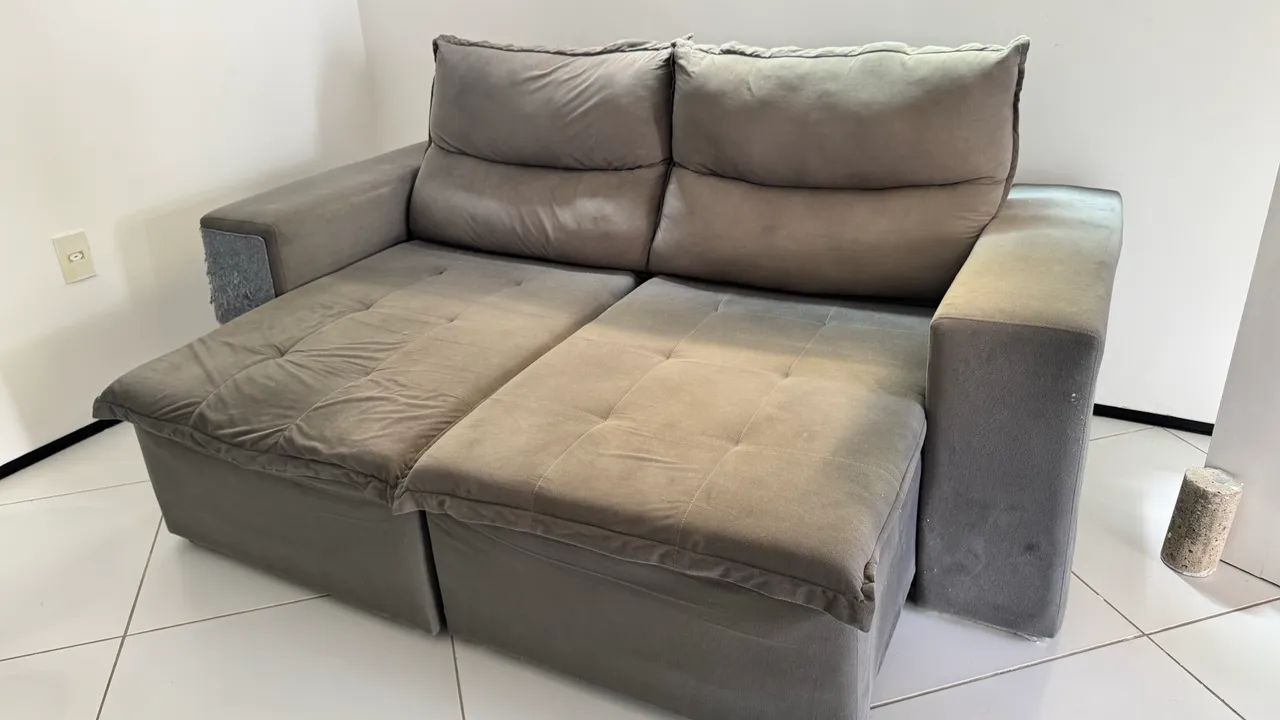 Sofá com poucas marcas de uso. - Foto 3
