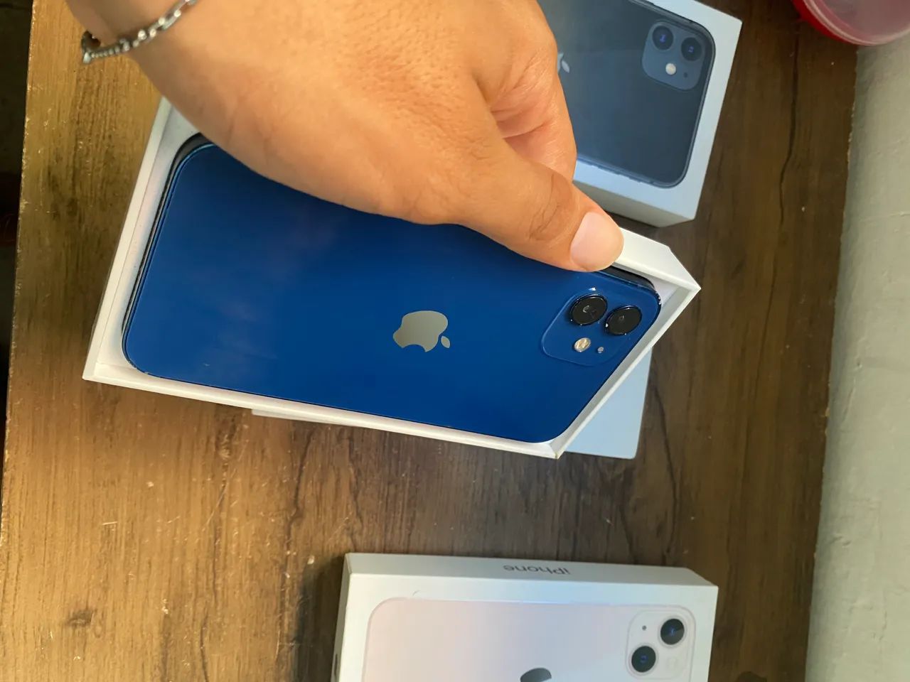 iPhone 12 128GB muito novo com caixa e nota + acessórios  - Foto 2