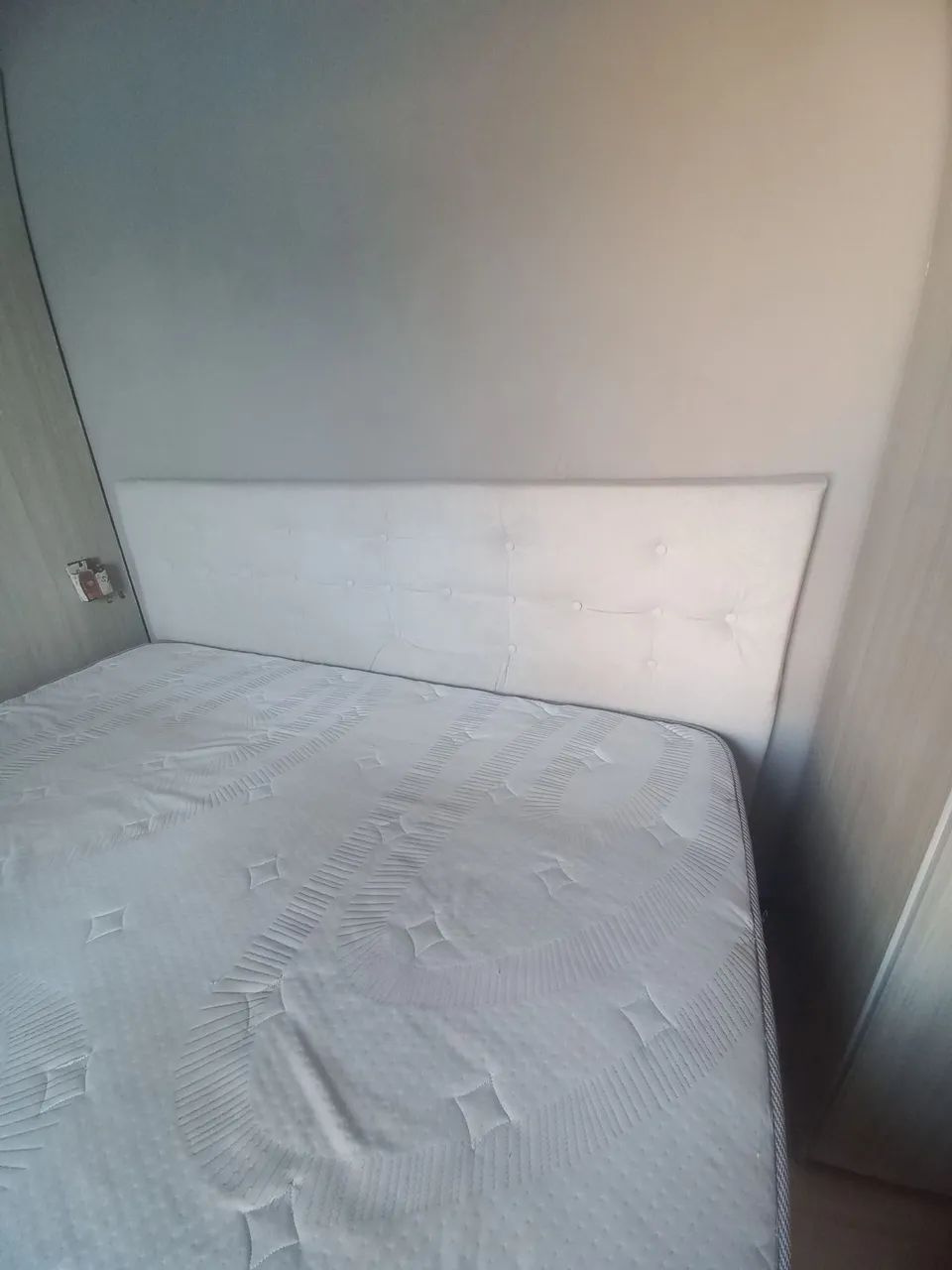 Cama box casal + colchão com molas ensacadas e cabeceira