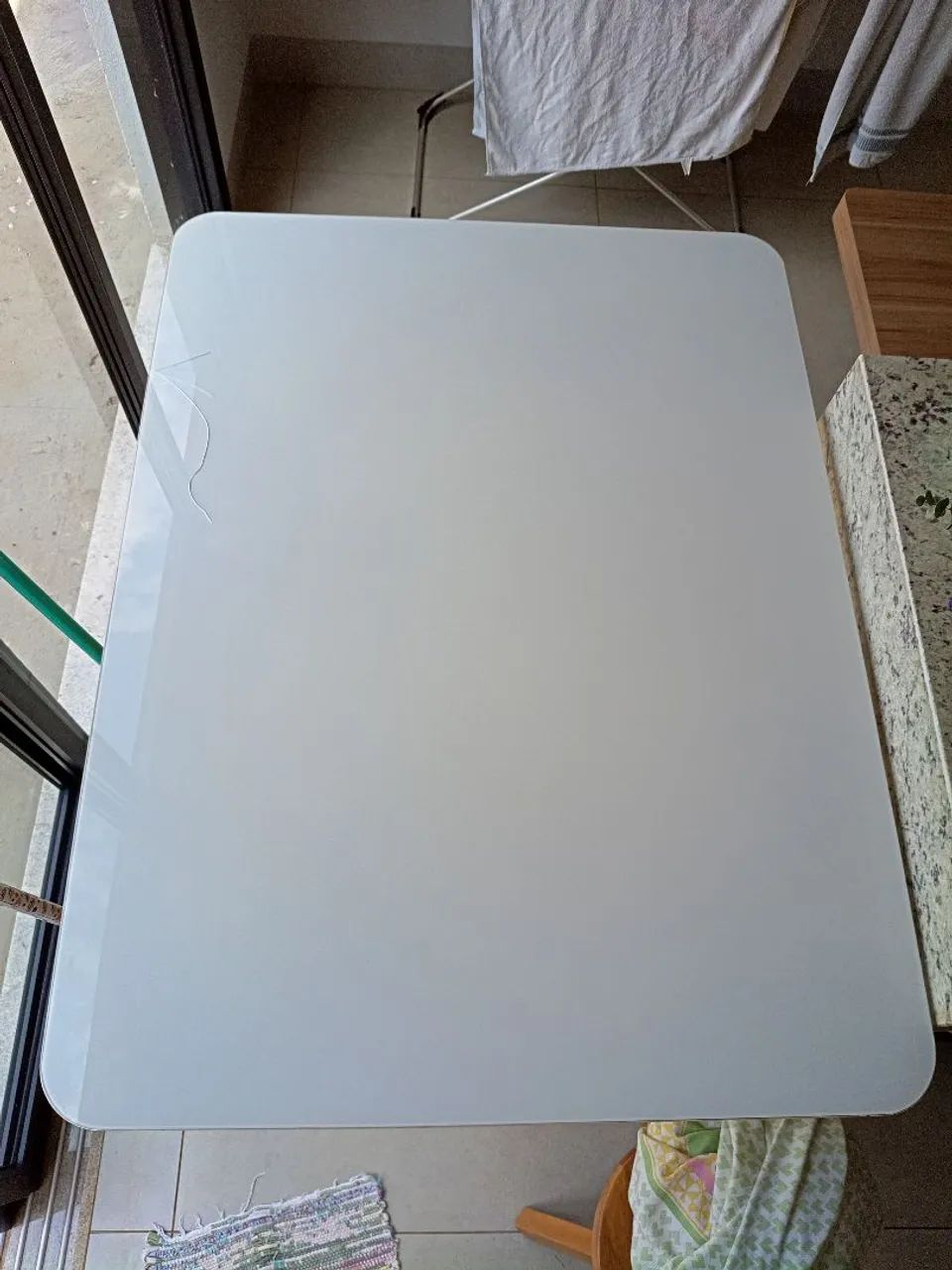 Mesa pés em madeira 
