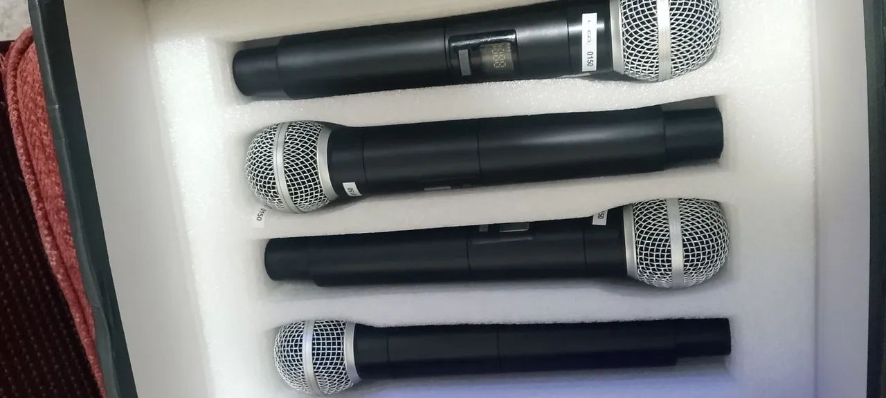 Microfone sem fio com 4 canais