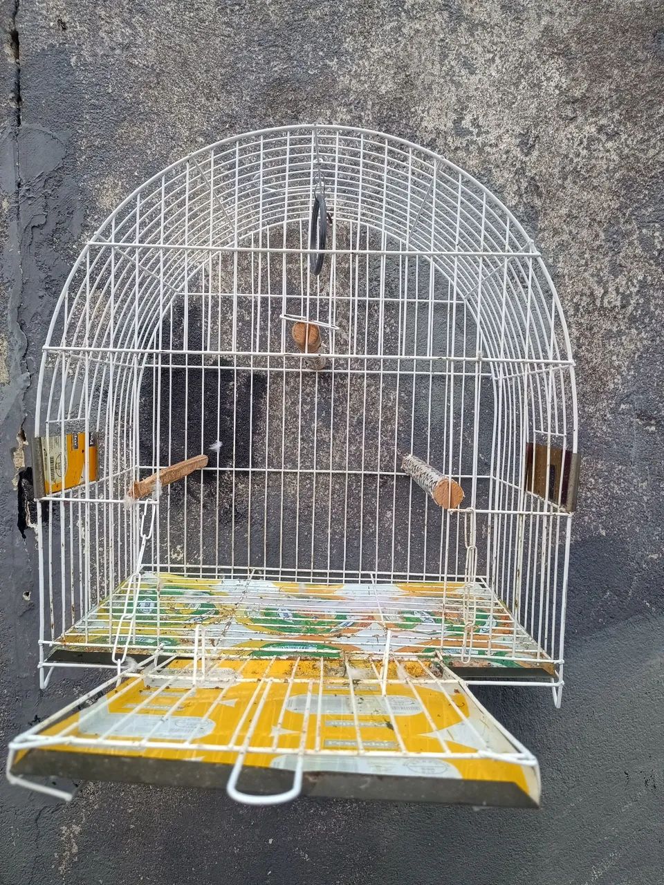 Vende-se gaiola!