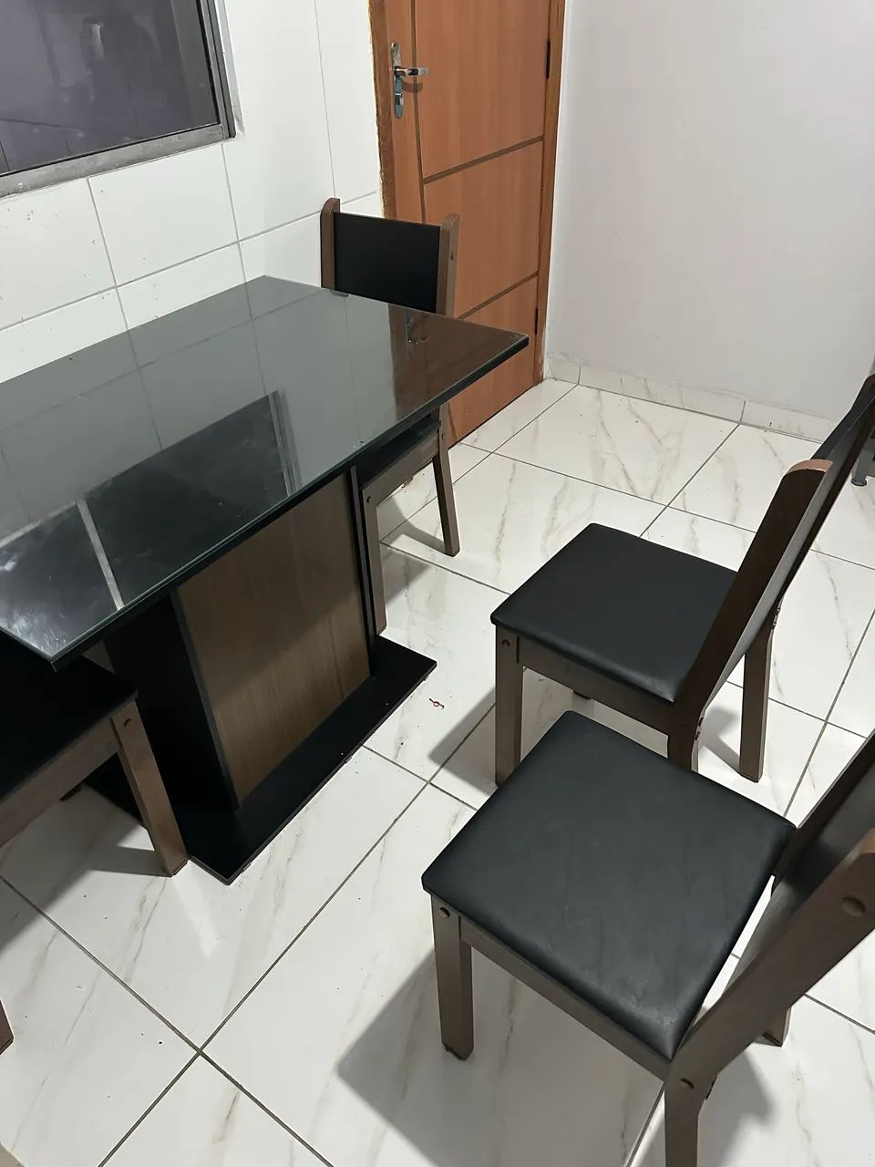 Mesa de jantar com cadeiras - 4 lugares - Foto 3