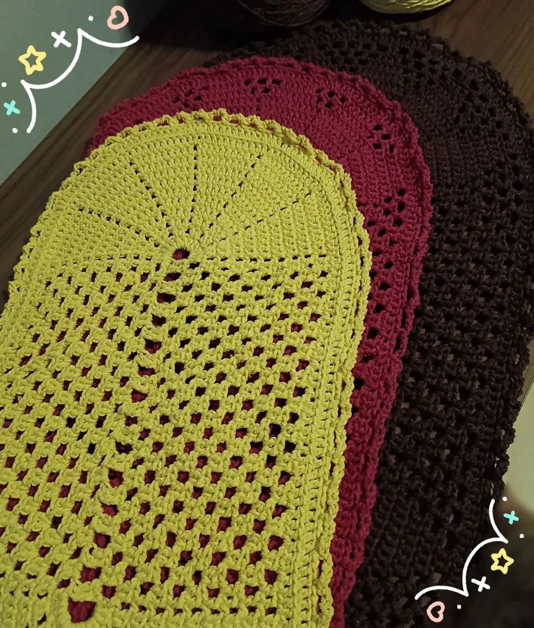 Kit 3 Tapetes de Crochê (Amarelo, Pink e Marrom) 