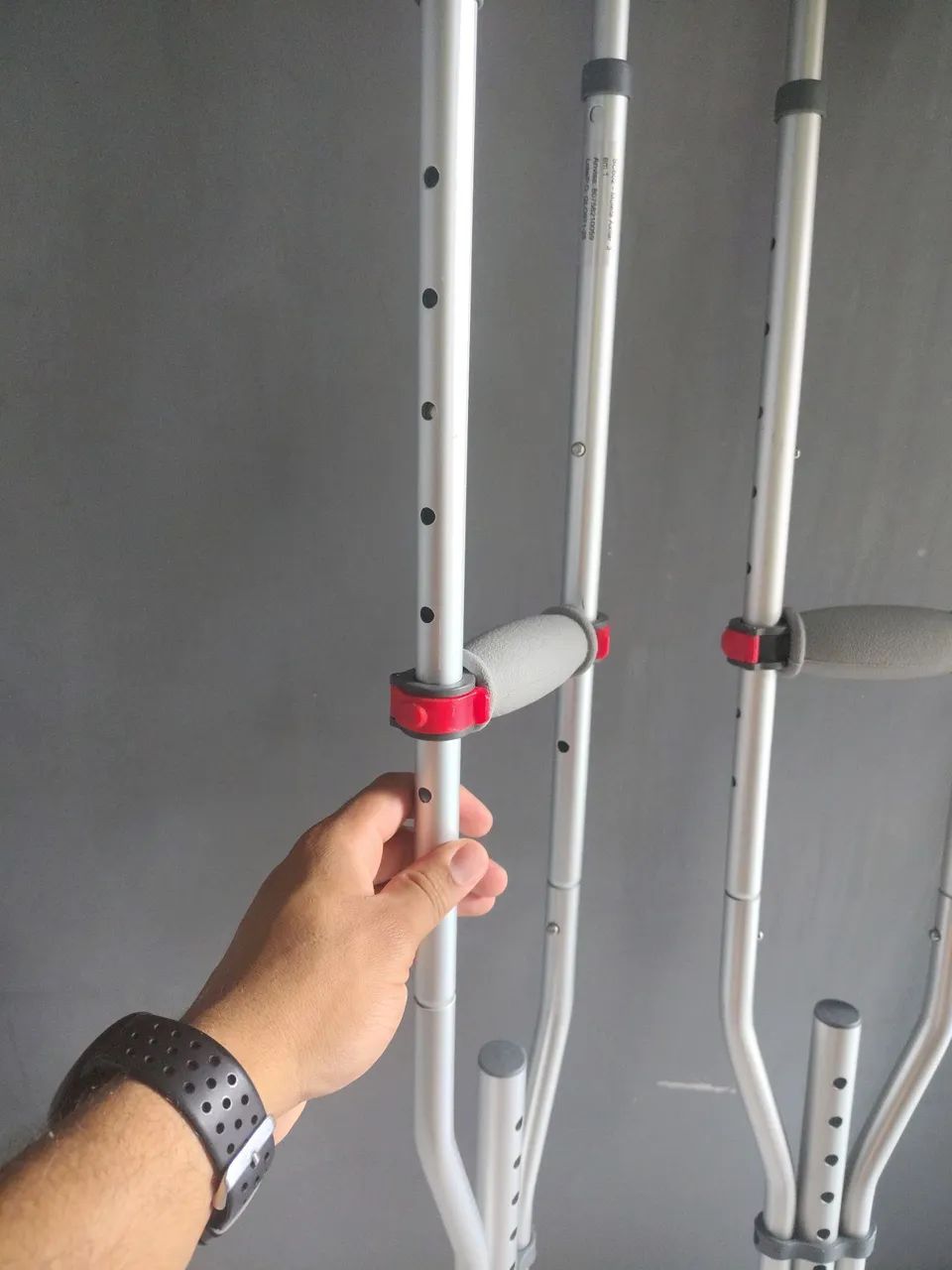 Par de Muletas Axilares Reguláveis em Alumínio - Foto 2