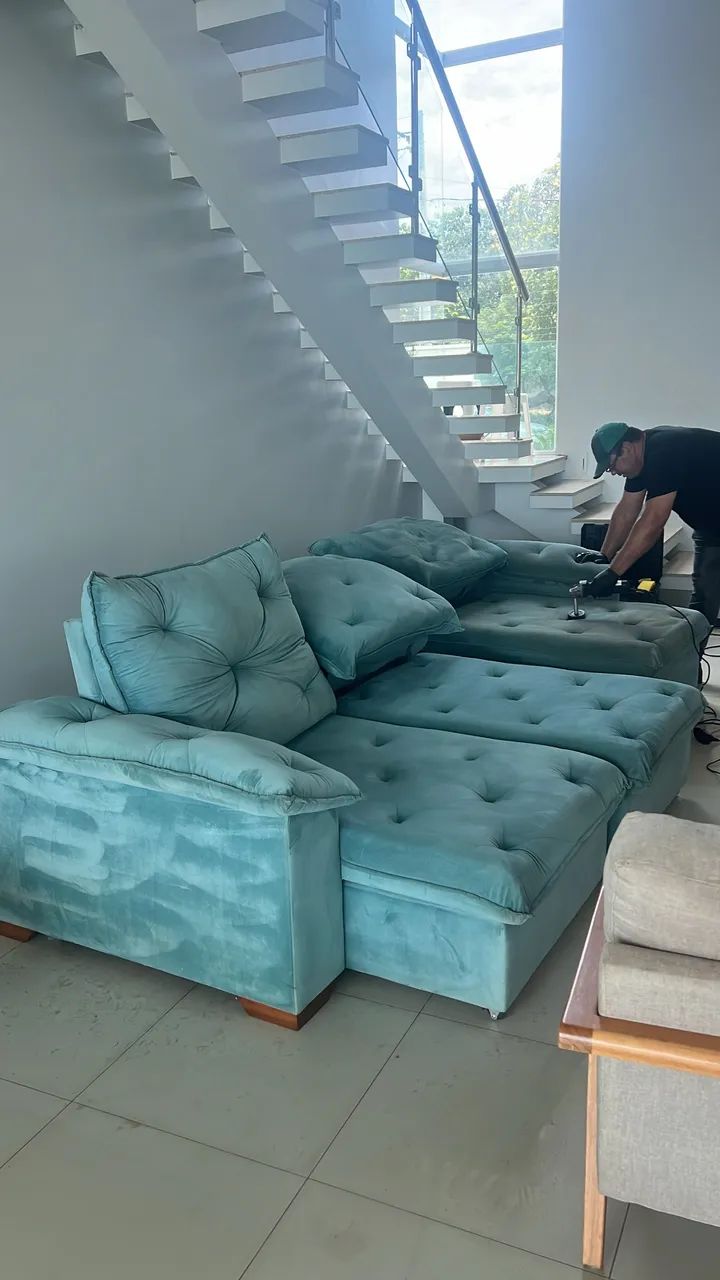 Sofá retrátil reclinável azul turquesa  - Foto 3