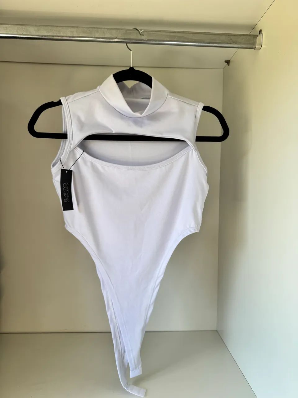 body branco cavado gola alta