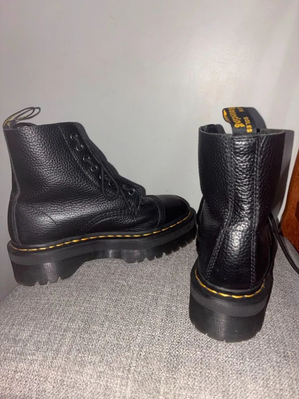 Bota Dr. Martens Sinclair Max feminina - Foto 2