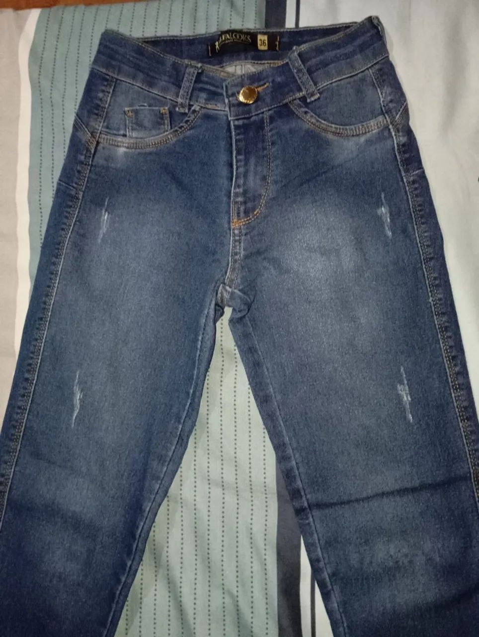 Vendo calça jeans skinny.
