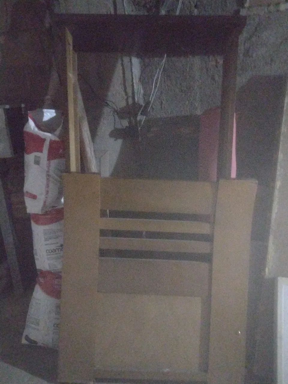 Cama solteiro semi nova.