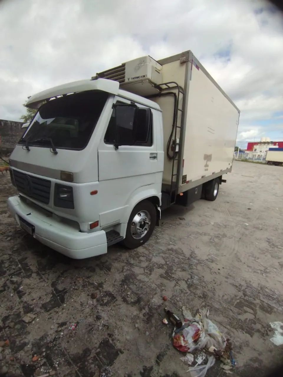 Caminhao com bau refrigerador  - Foto 3