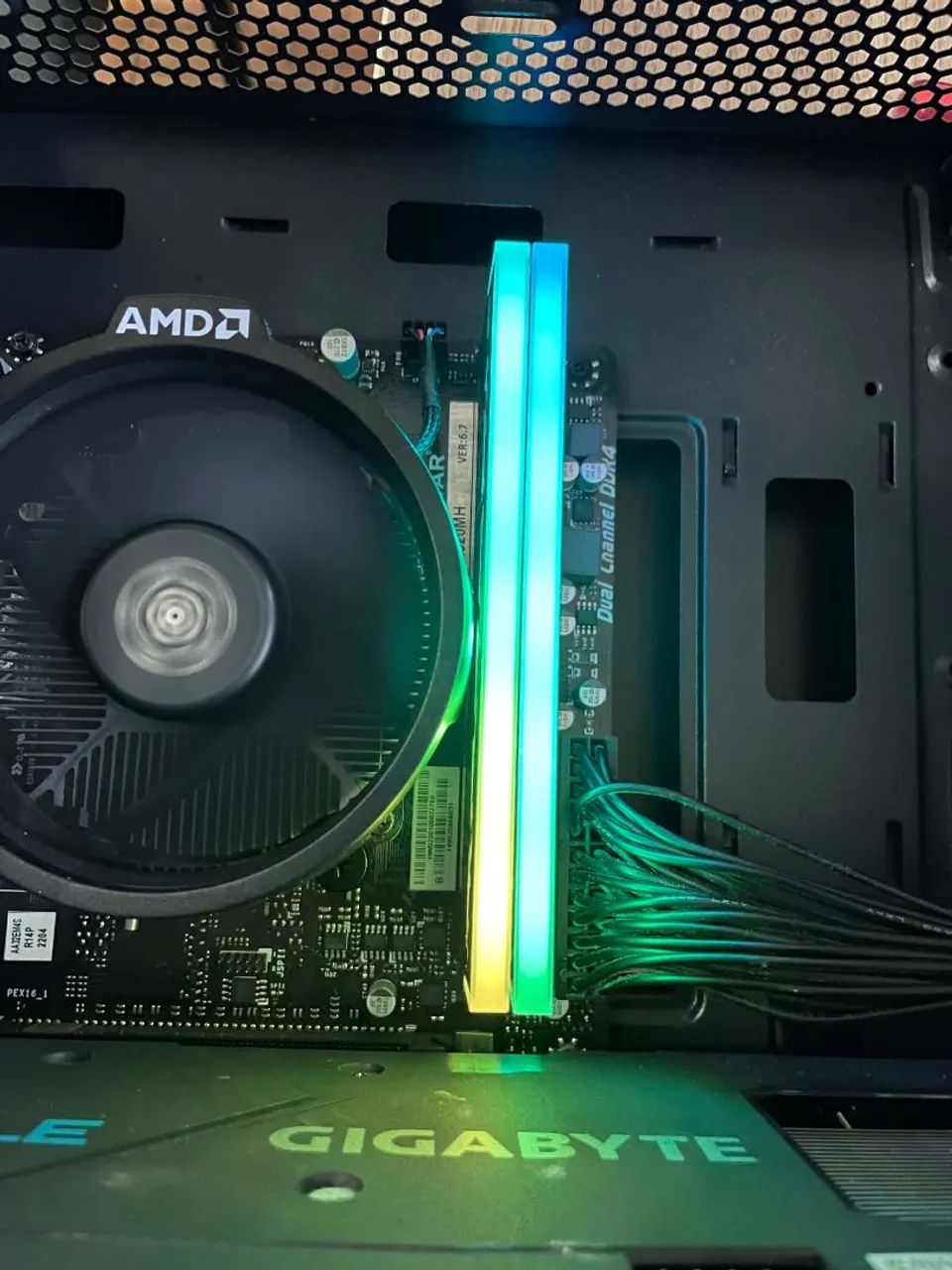 PAR RAM DDR4 2X8 3200mhz RGB - Foto 3