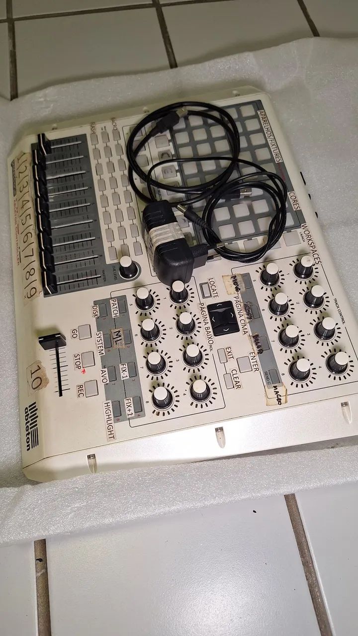 Controladora Akai APC40