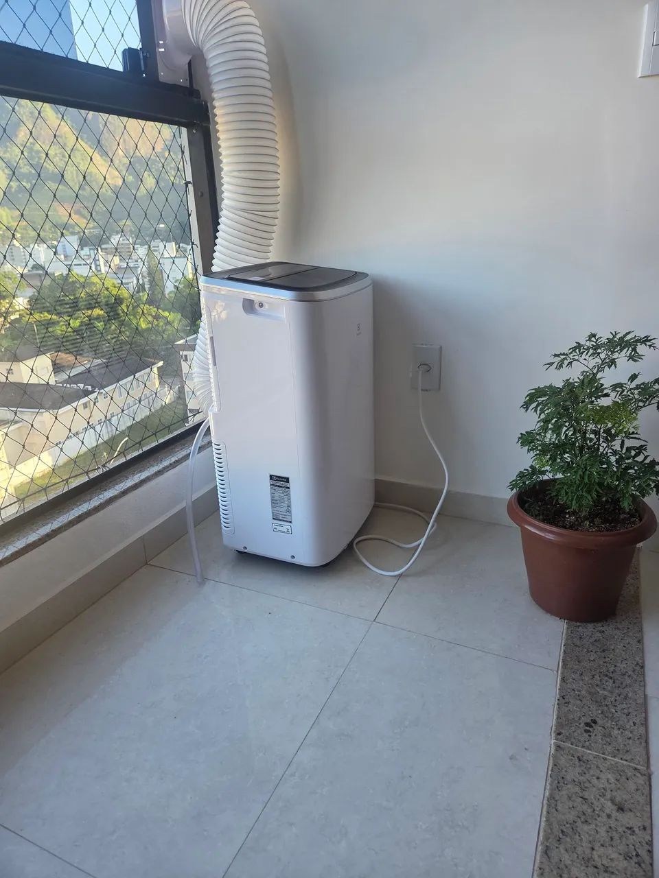 Ar condicionado portátil Electrolux portátil 12 mil BTUs pouquíssimo uso 127V - Foto 2