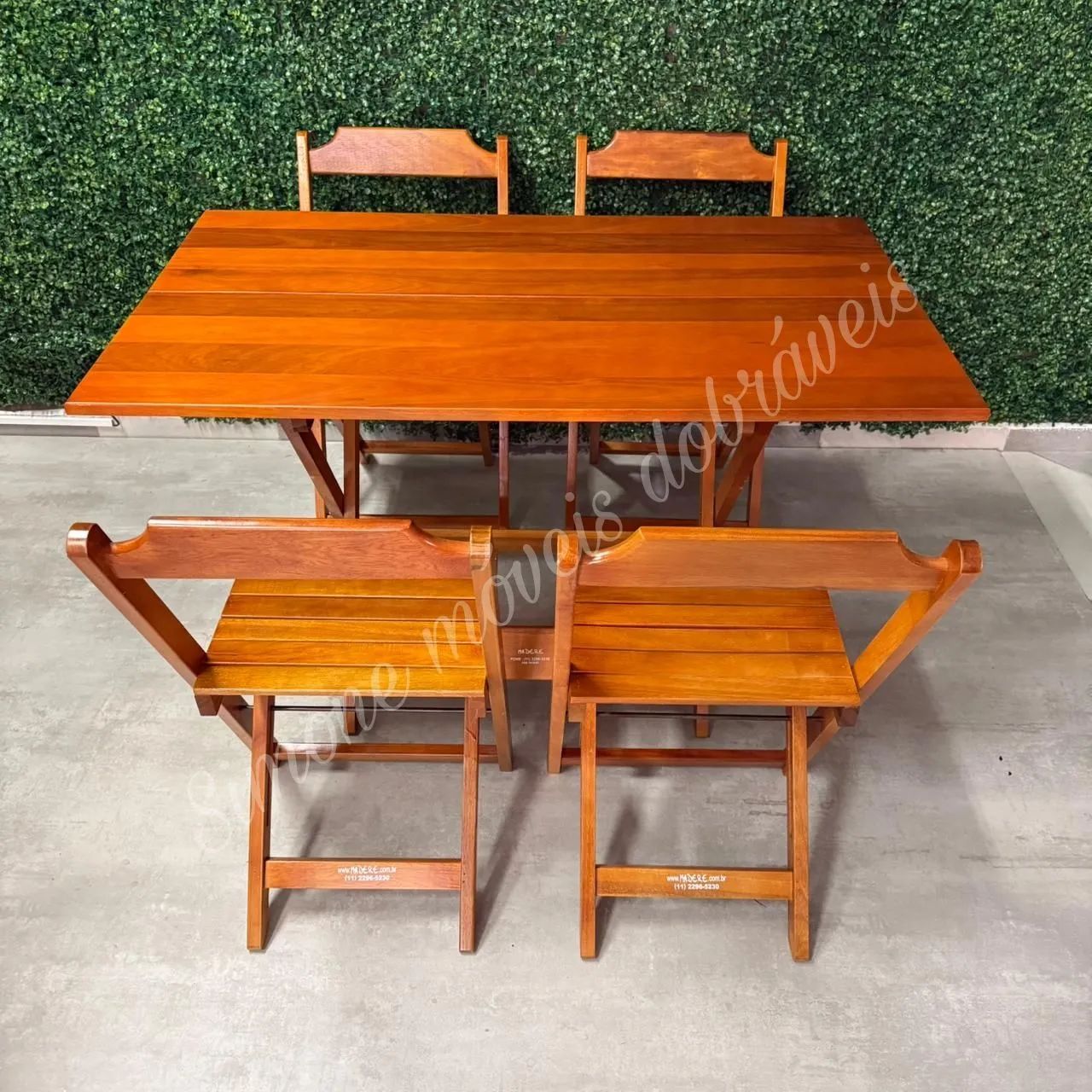 Mesa 1,20x70 e 4 cadeiras de madeira  - Foto 2