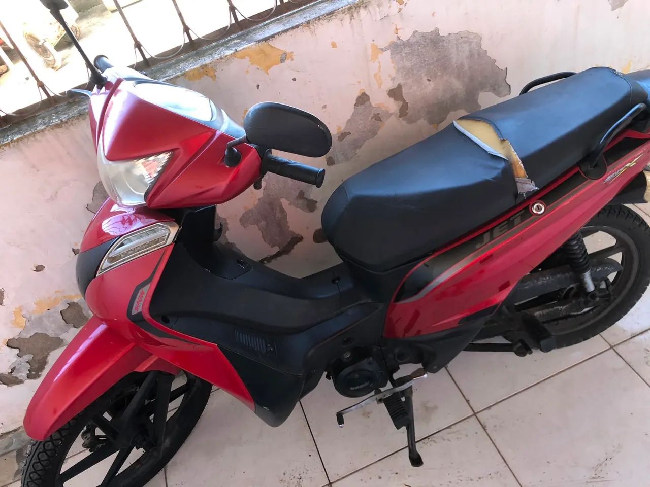 Vende se moto está com $516 de placa E precisa de uma revisão  - Foto 2