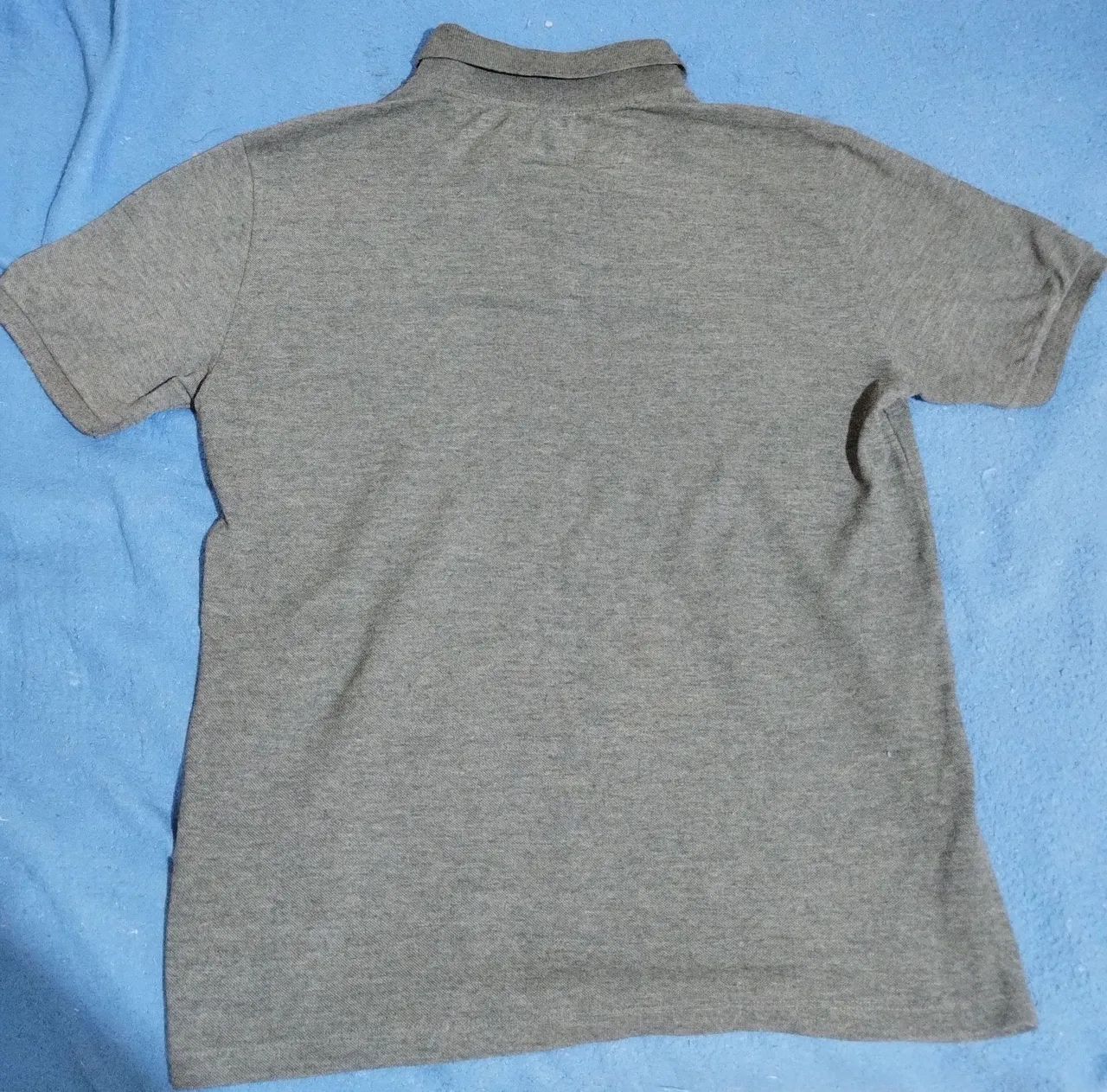 Vendo camisa cinza de botão - Foto 2