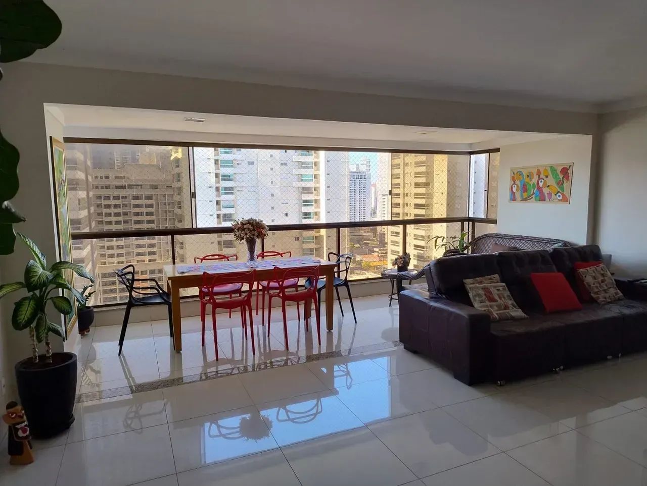3 QUARTOS COM 2 VAGAS NO SETOR BUENO!    More em uma das regiões mais valorizadas de Goiân