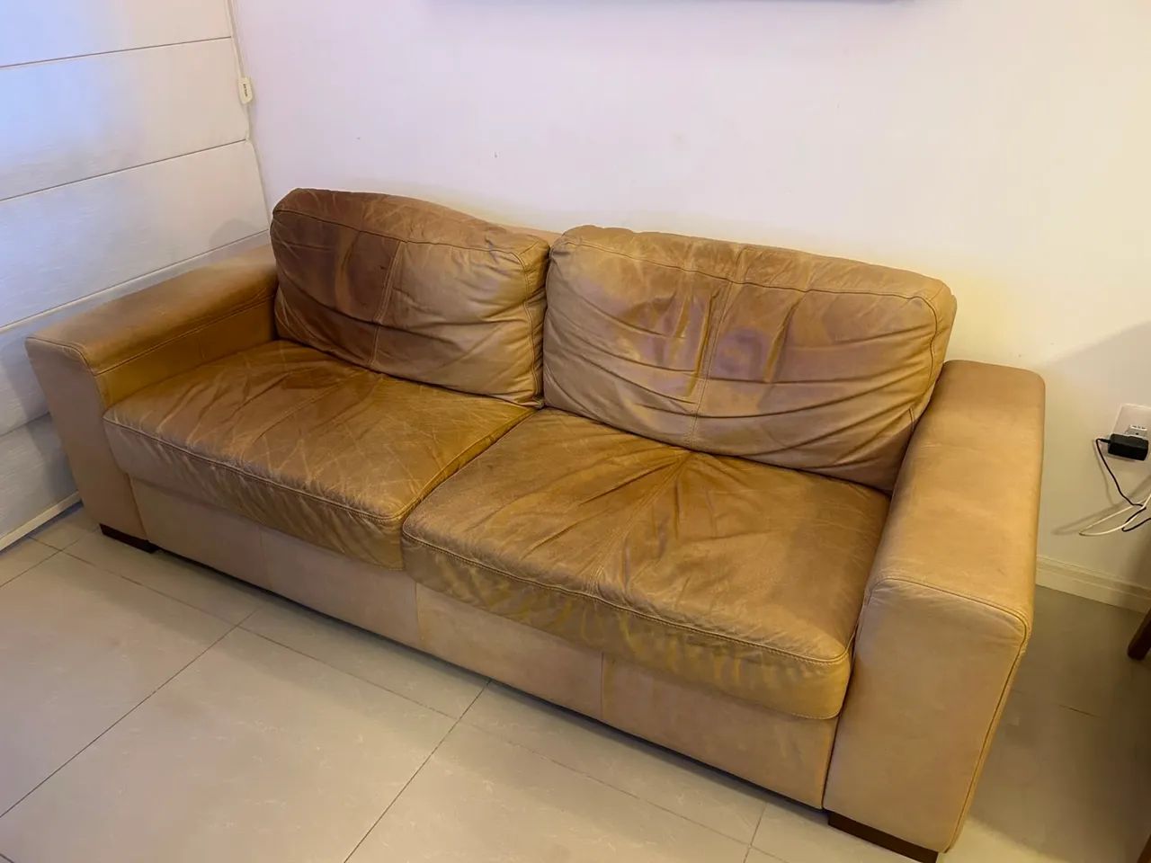 Sofá de couro legítimo em excelente estado 