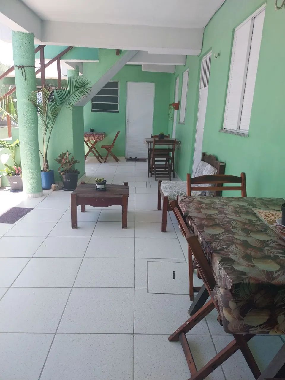 Aluga se por temporada. Apartamento e kit net..