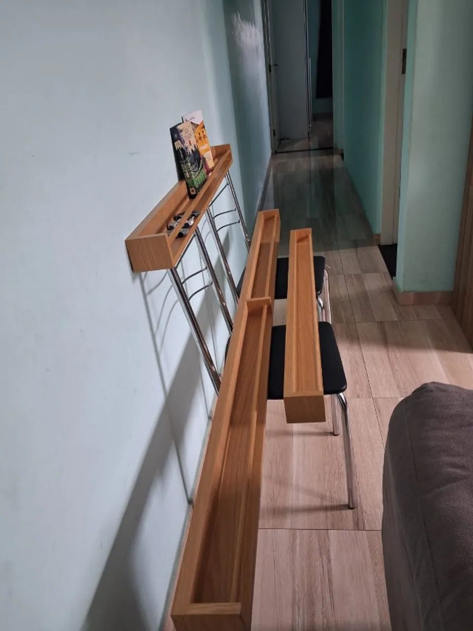 Prateleiras de madeira (NÃO É MDF)