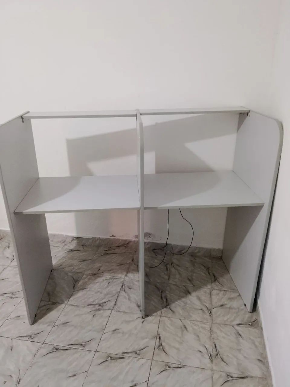 Mesa de escritório em madeira dupla - Foto 2