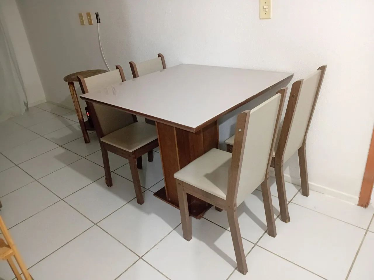 Mesa com 4 cadeiras