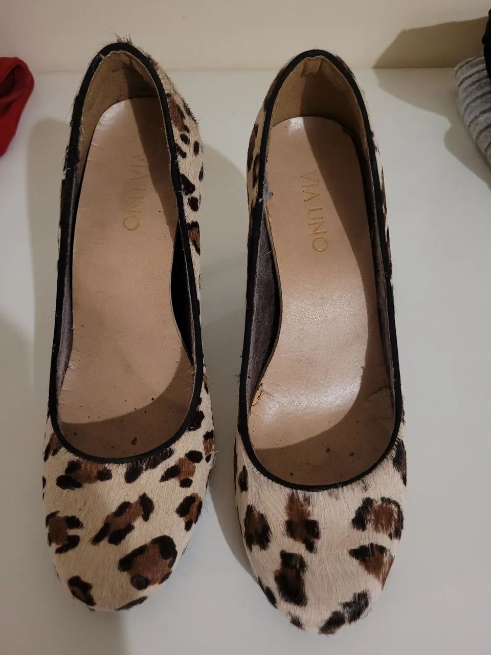 scarpin oncinha