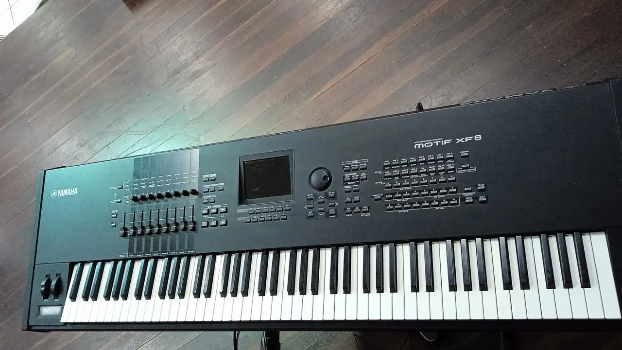 Vendo Teclado Yamaha Motif XF8 Super Conservado - Instrumentos