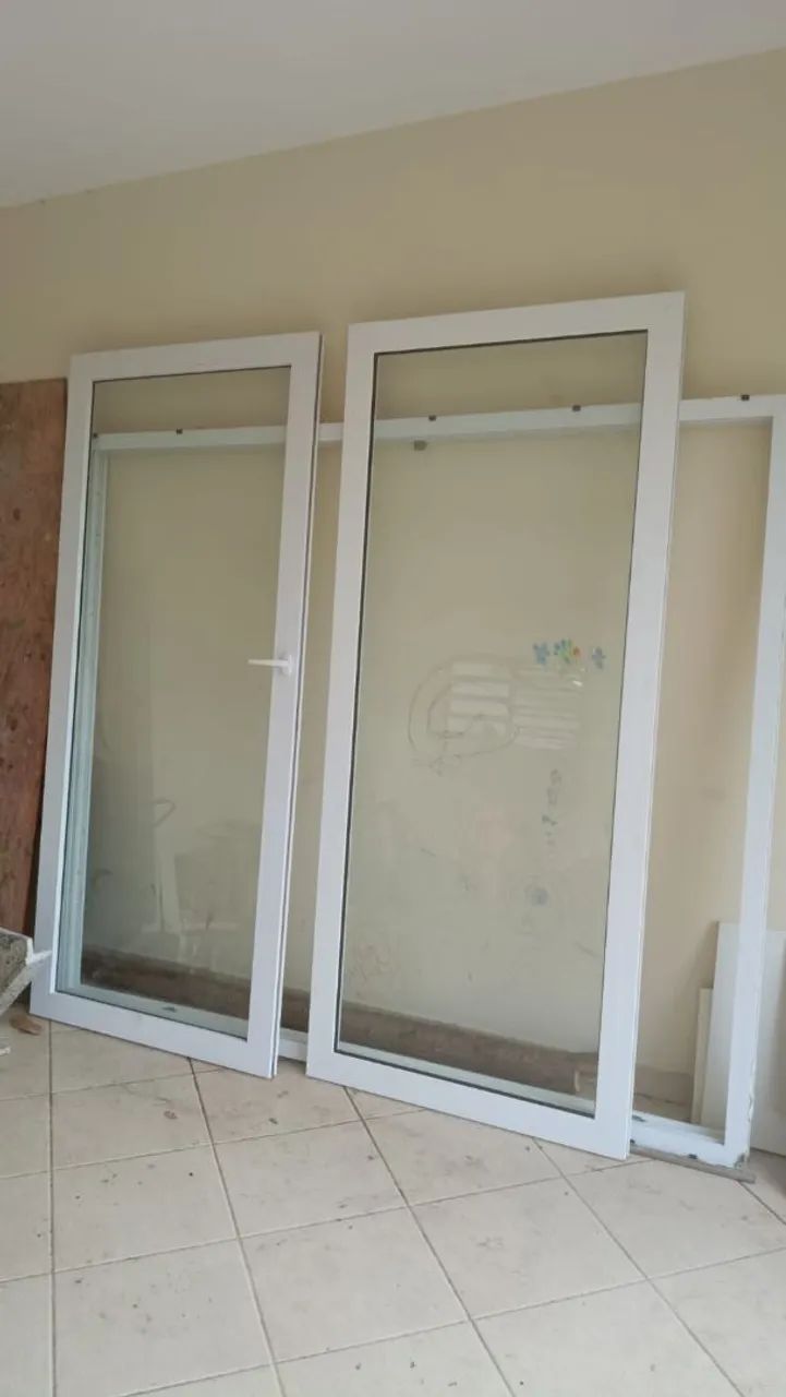 Vendo porta correr em pvc - Foto 2