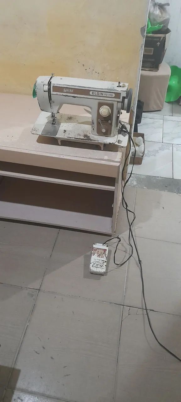 Vendo máquina de costura 150 - Foto 2