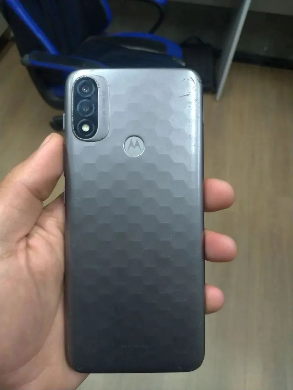 Motorola E20 -