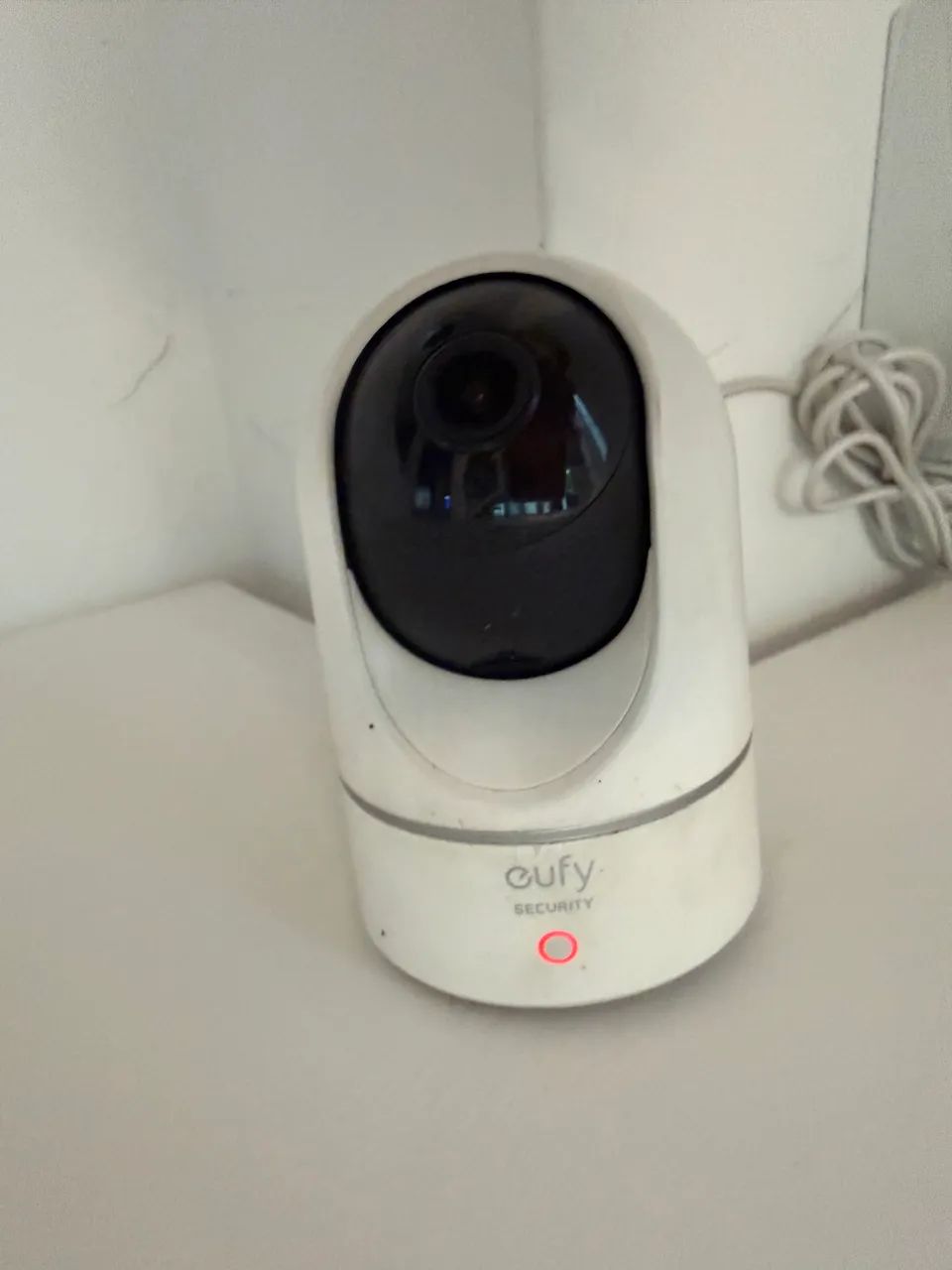 Câmera Eufy Pan & Tilt 2K (T8410) - Wi-Fi