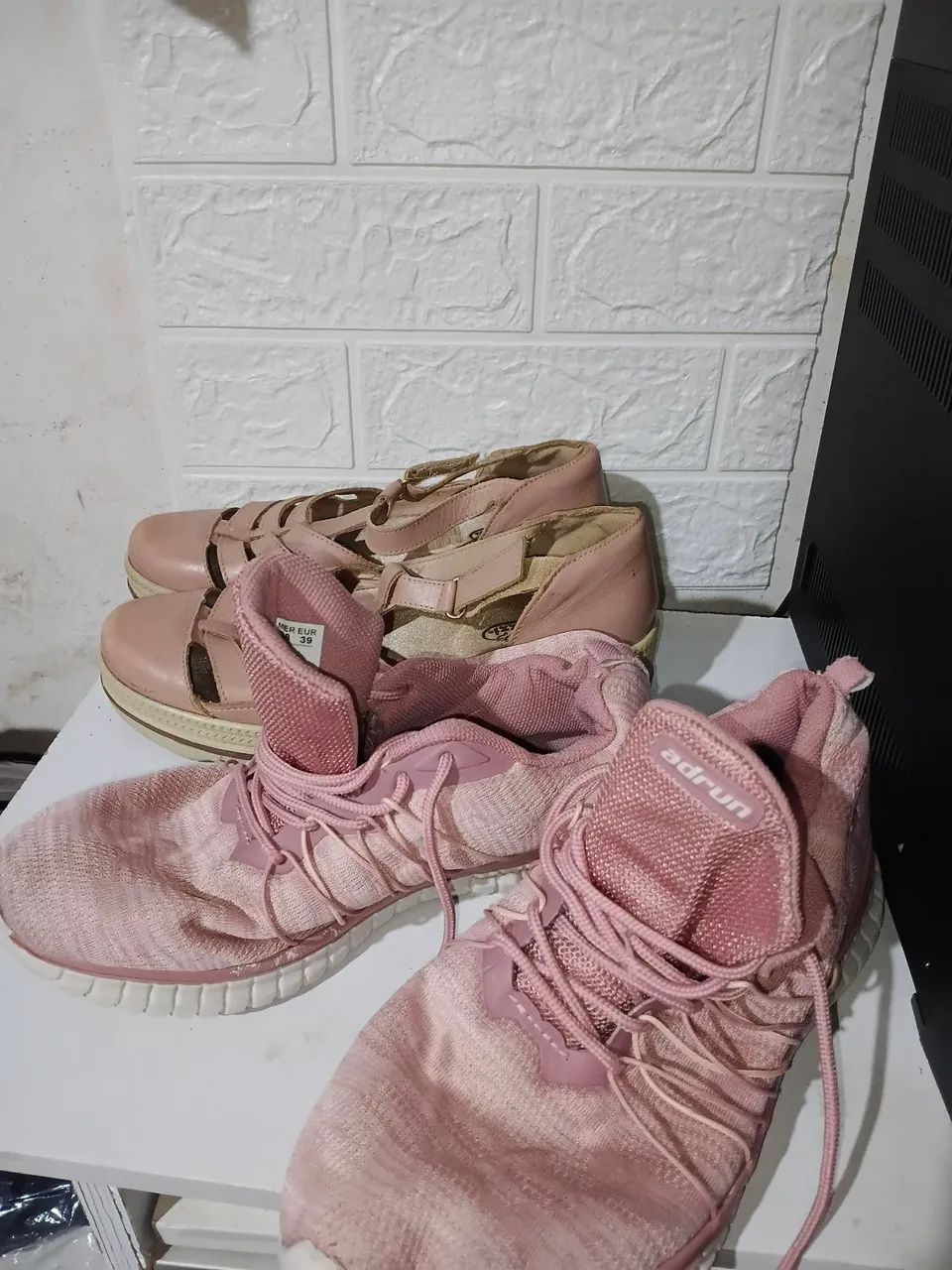Tenis e sandália 