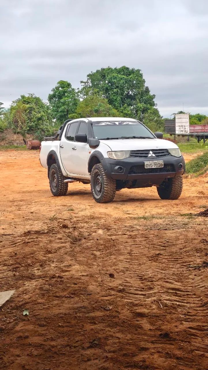 Mitsubishi L200 Triton GL 3.2 CD TB Int. Dies. Mec. 2014