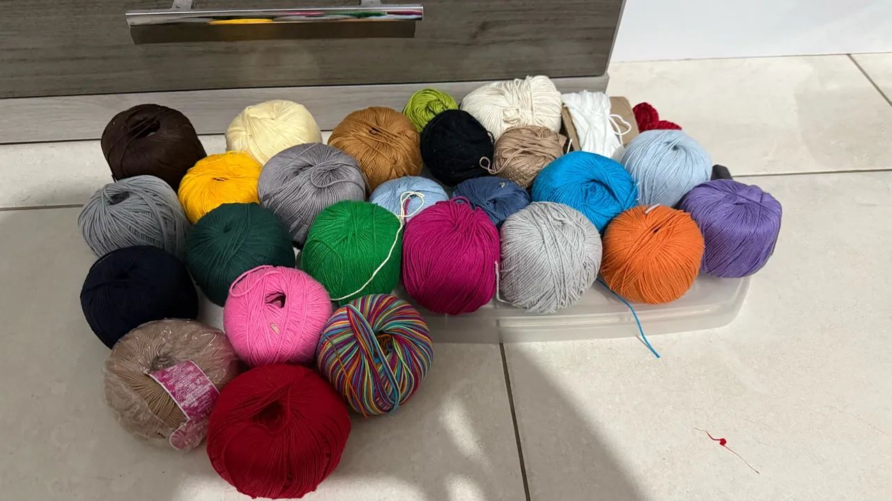 Lote de linhas e lãs crochê  - Foto 4