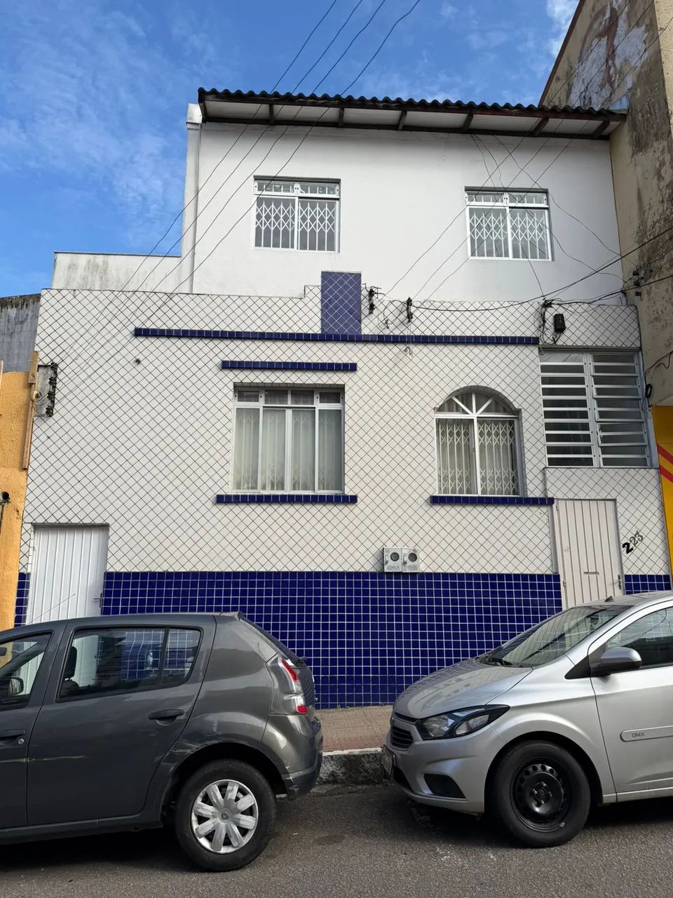 Casa residencial 1° andar, com 2 dormitórios, 2 bwcs completos, sala de estar e jantar, co