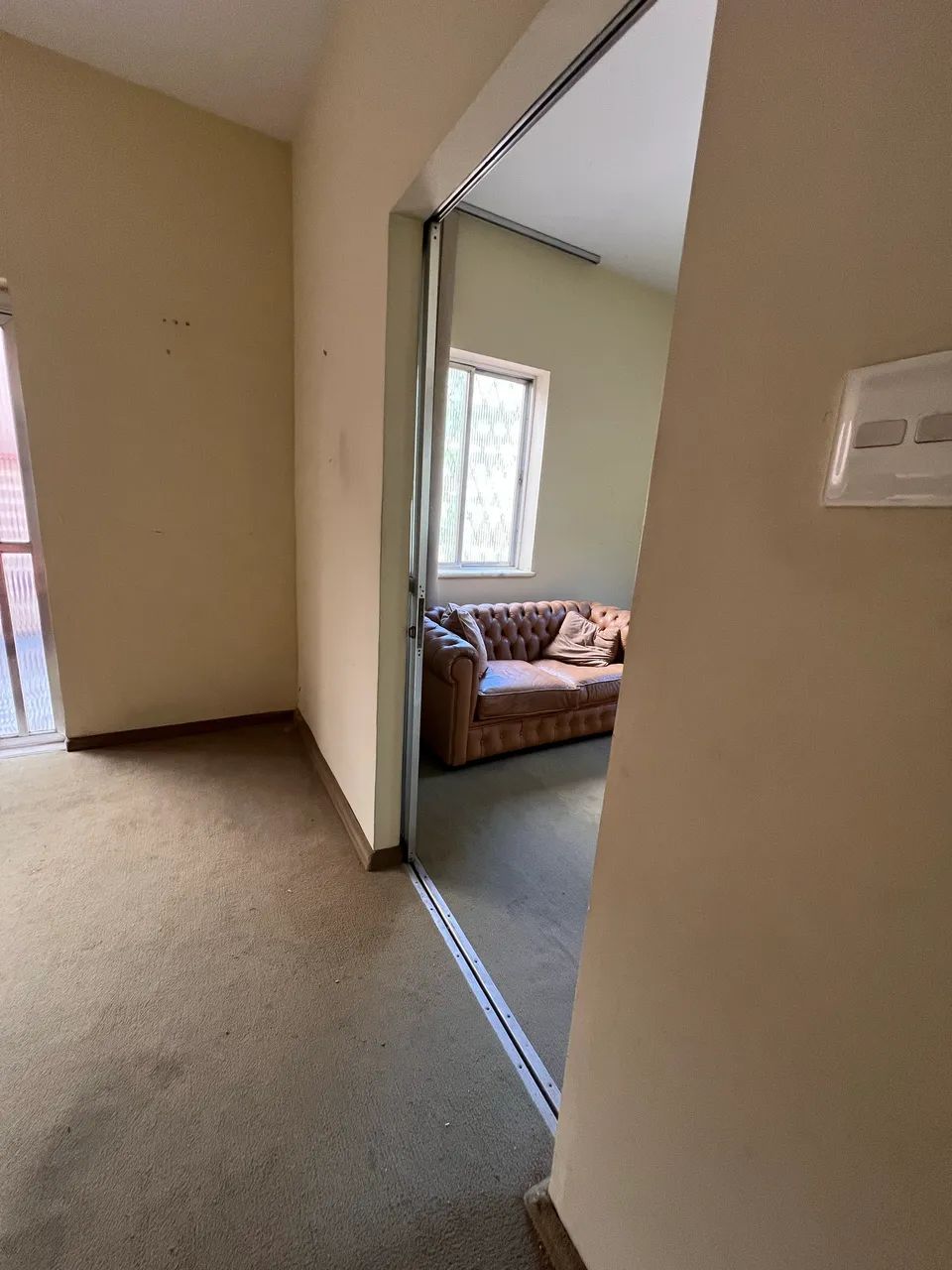 Sofá couro legítimo 470974775805890560
