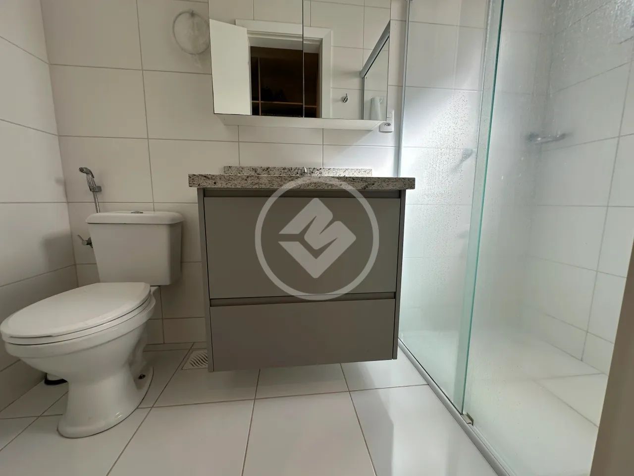 Sobrado com 3 suítes, sendo uma master com closet e uma ampliada com escritório, sala de T - Foto 3