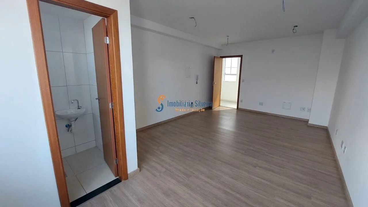 Sala comercial de 23 m², 01 vaga demarcada , prédio com elevador 2 quarteirões da Av. Cris - Foto 3